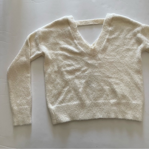 Jessica Simpson White V-neck Fleece Knot Sweater - Picture 7 of 9